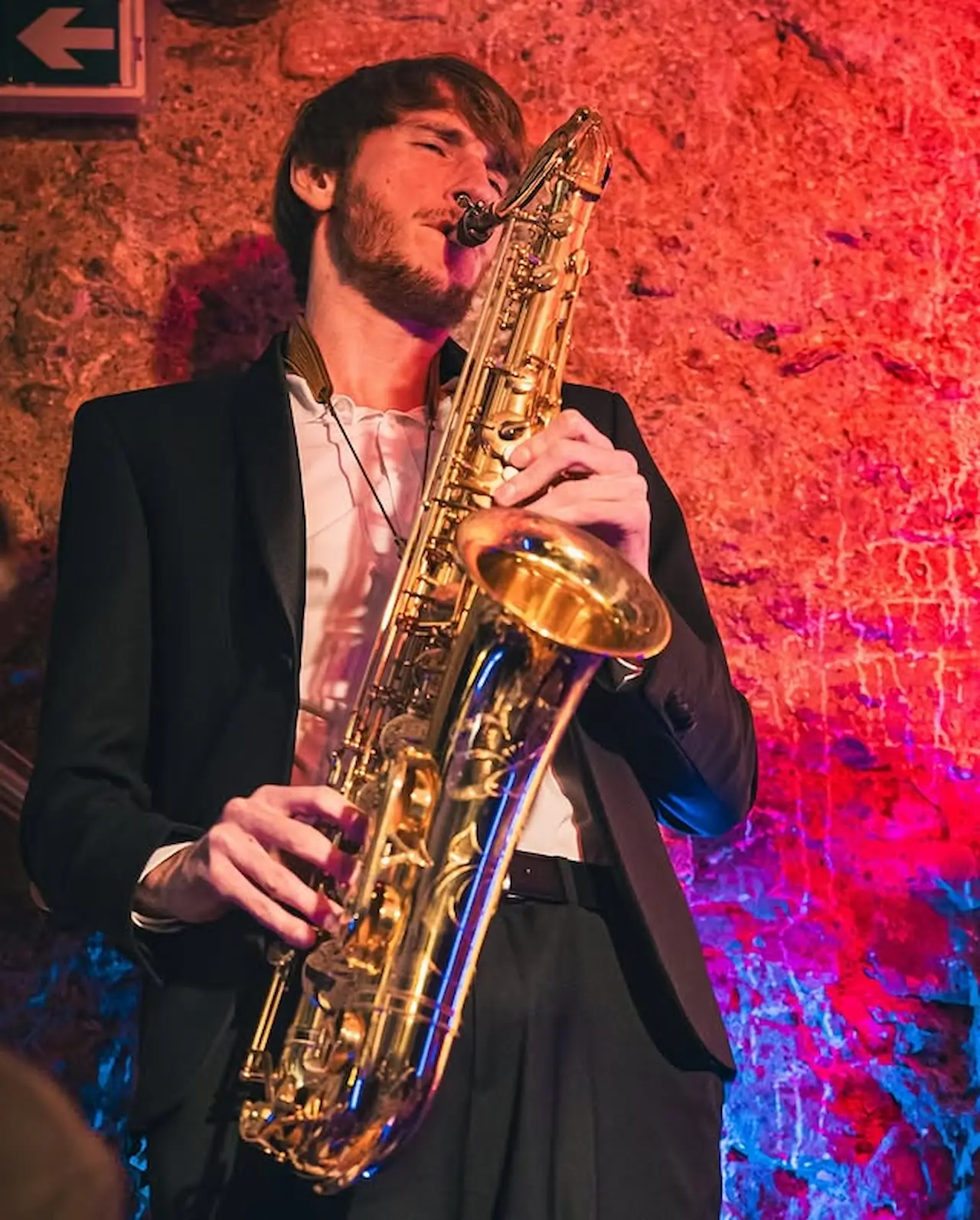 Live saxophone at Les Folies d'Edmonde