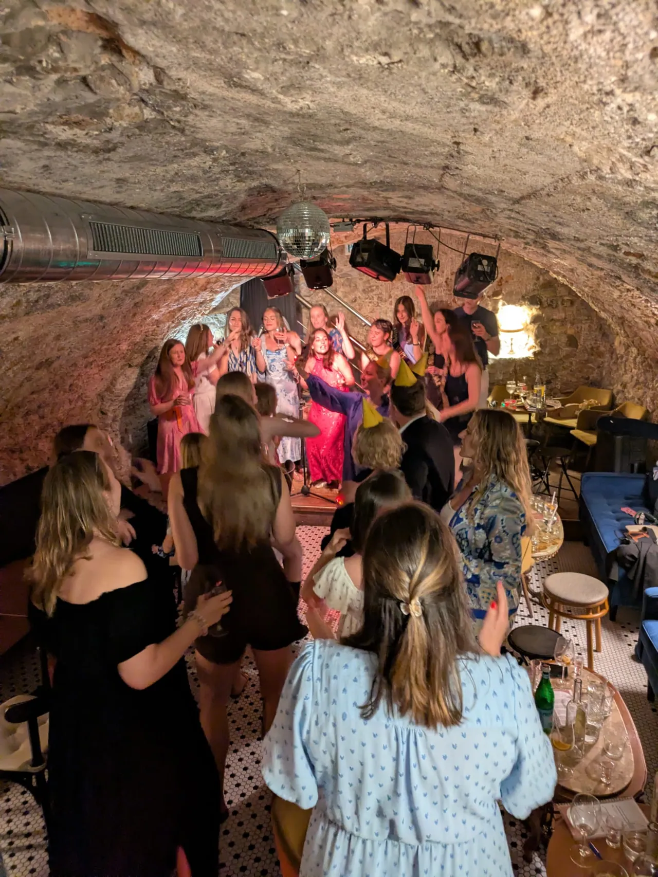Cave voûtée privatisée pour un mariage en petit comité à Nice